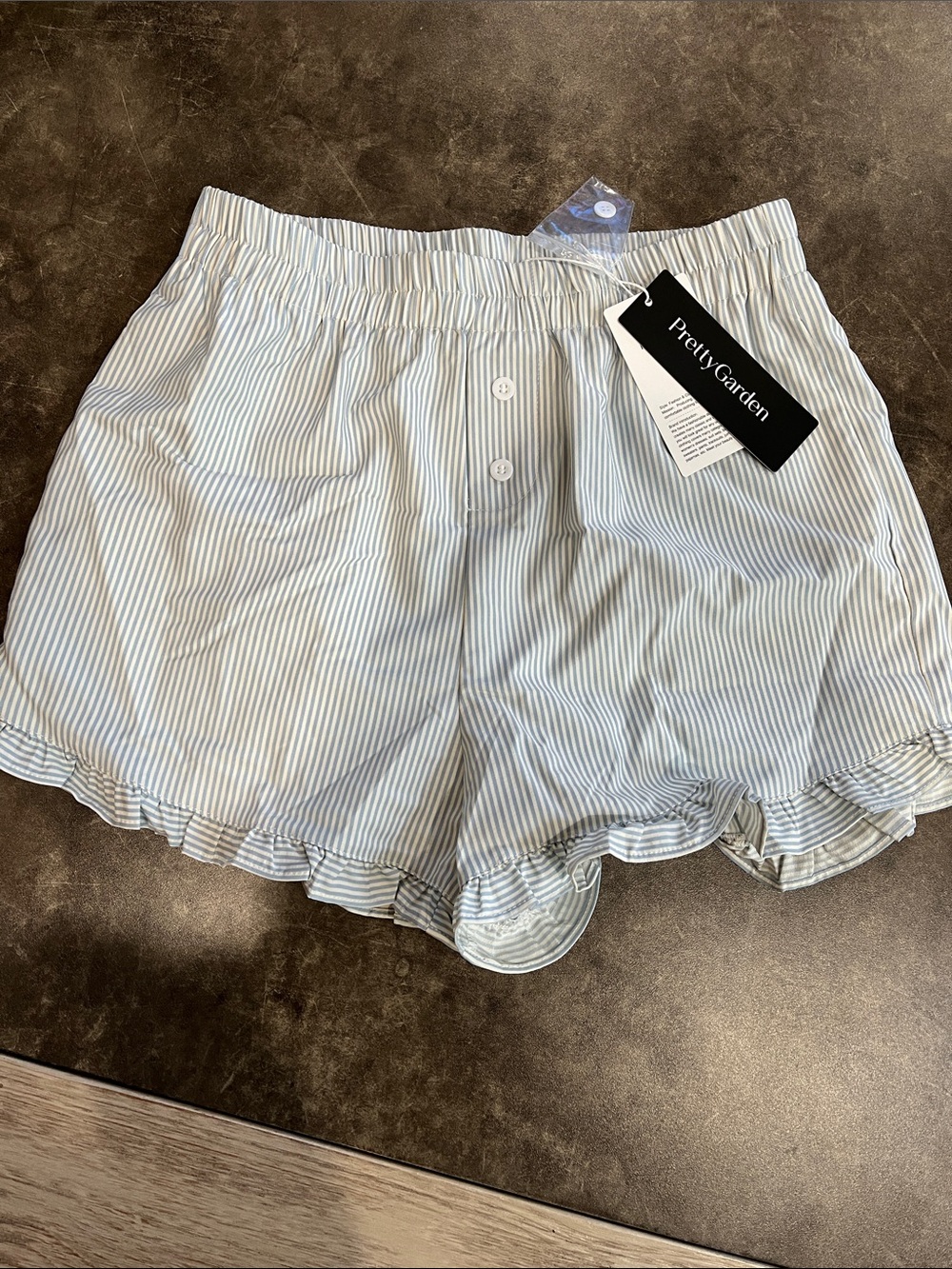 Pretty garden stripe short